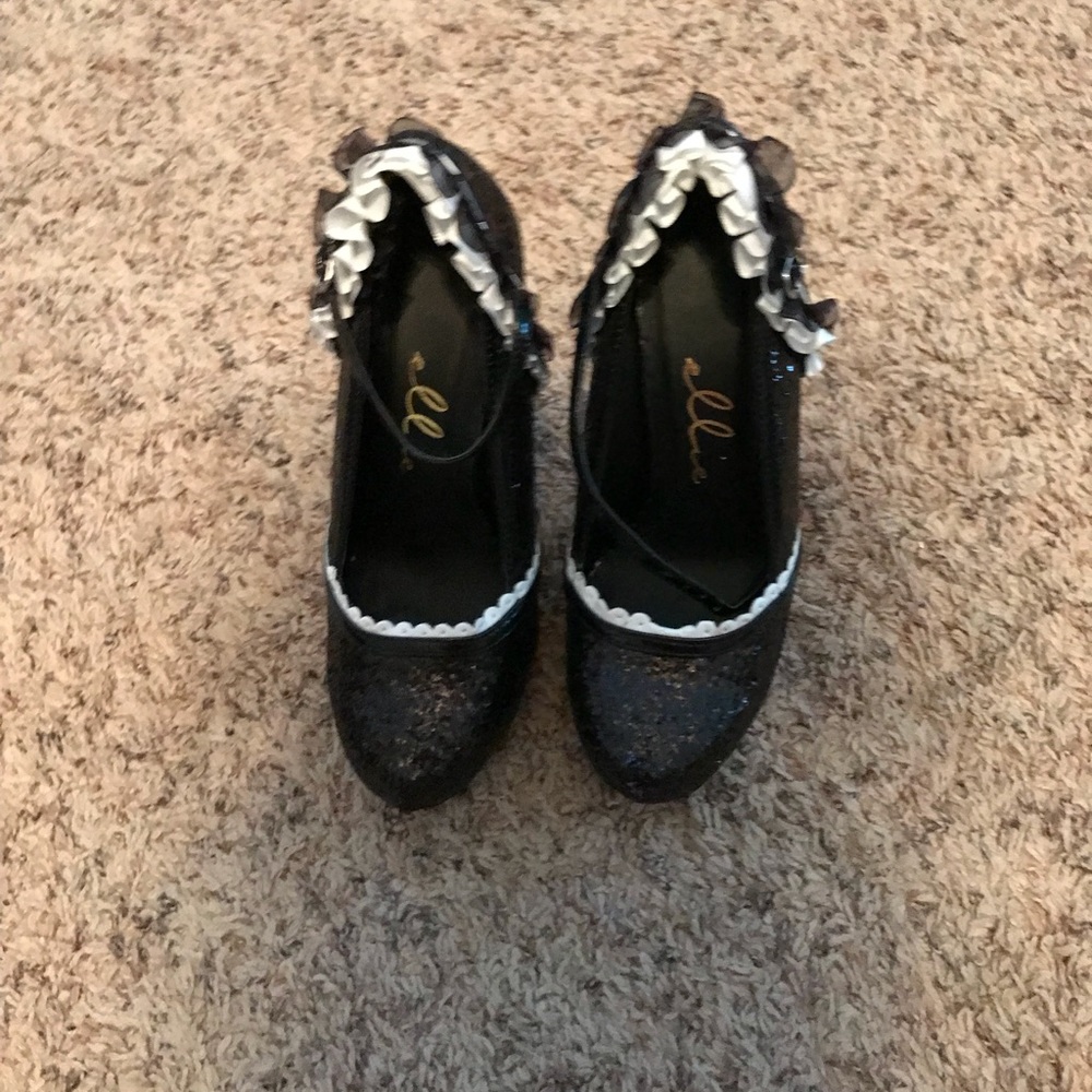 Black and white heels size 6
